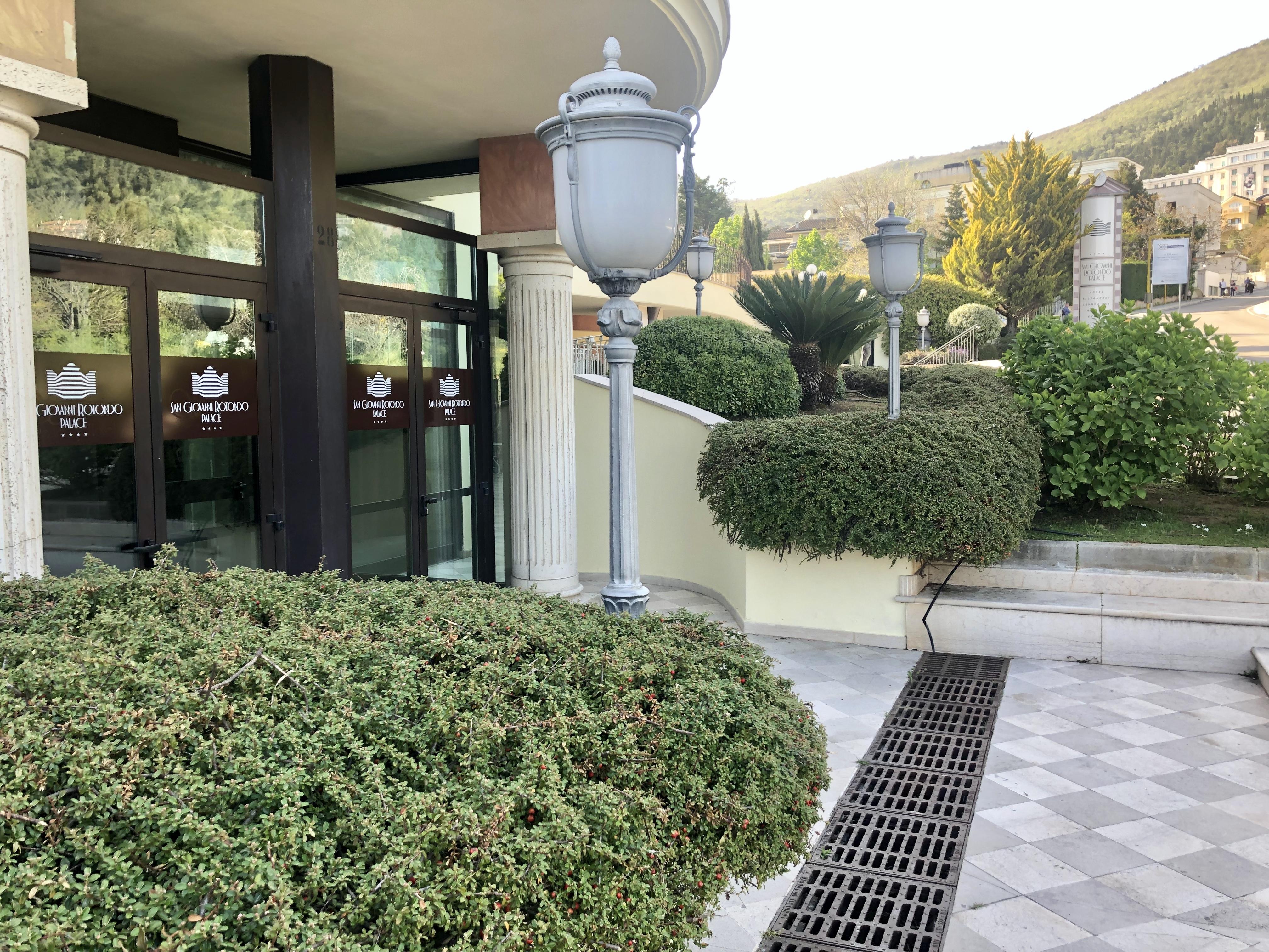 San Giovanni Rotondo Palace - Alihotels Eksteriør billede